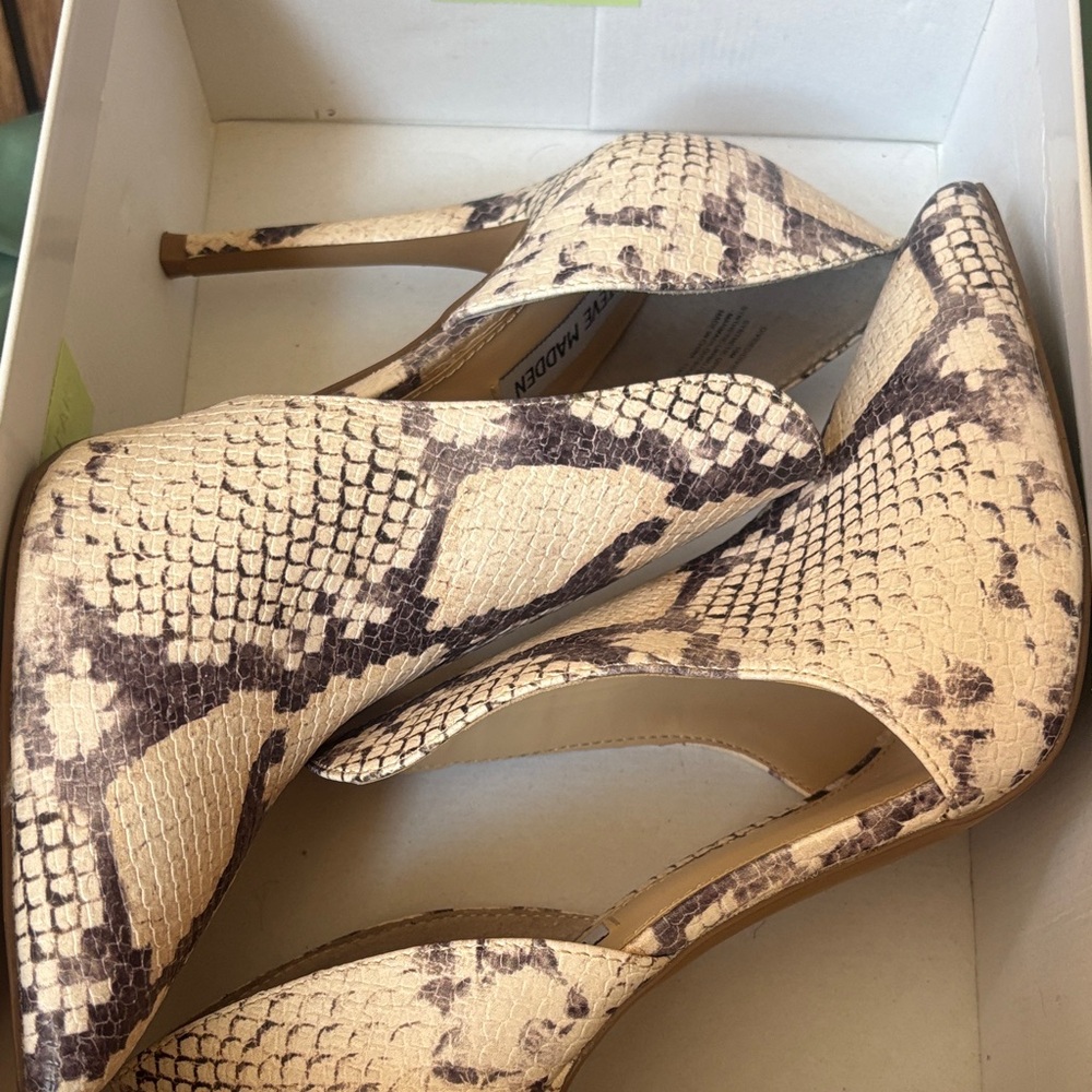 Steve Madden Beige and Brown Snakeskin Heels